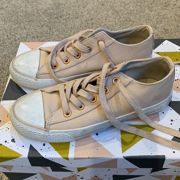 Rose gold air walk shoes. Size 6.5 - Picture 3 of 4